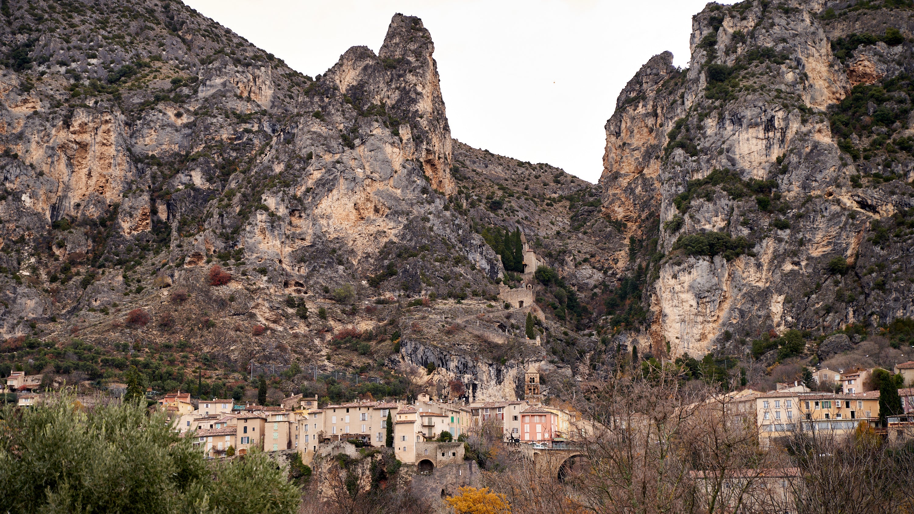 Moustiers-Sainte-Marie France: Don't Miss This Beautiful Town